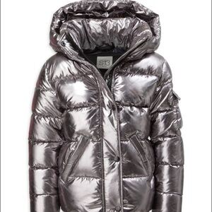 S13 metallic puffer jacket
Style Number: 0400018909871 BRAND NEW NEVER WORN